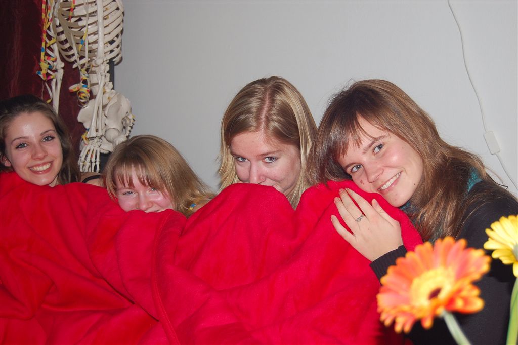 Kerstin, Franziska, Eva und Sarah beim Schmusen auf der Party am 7.12.