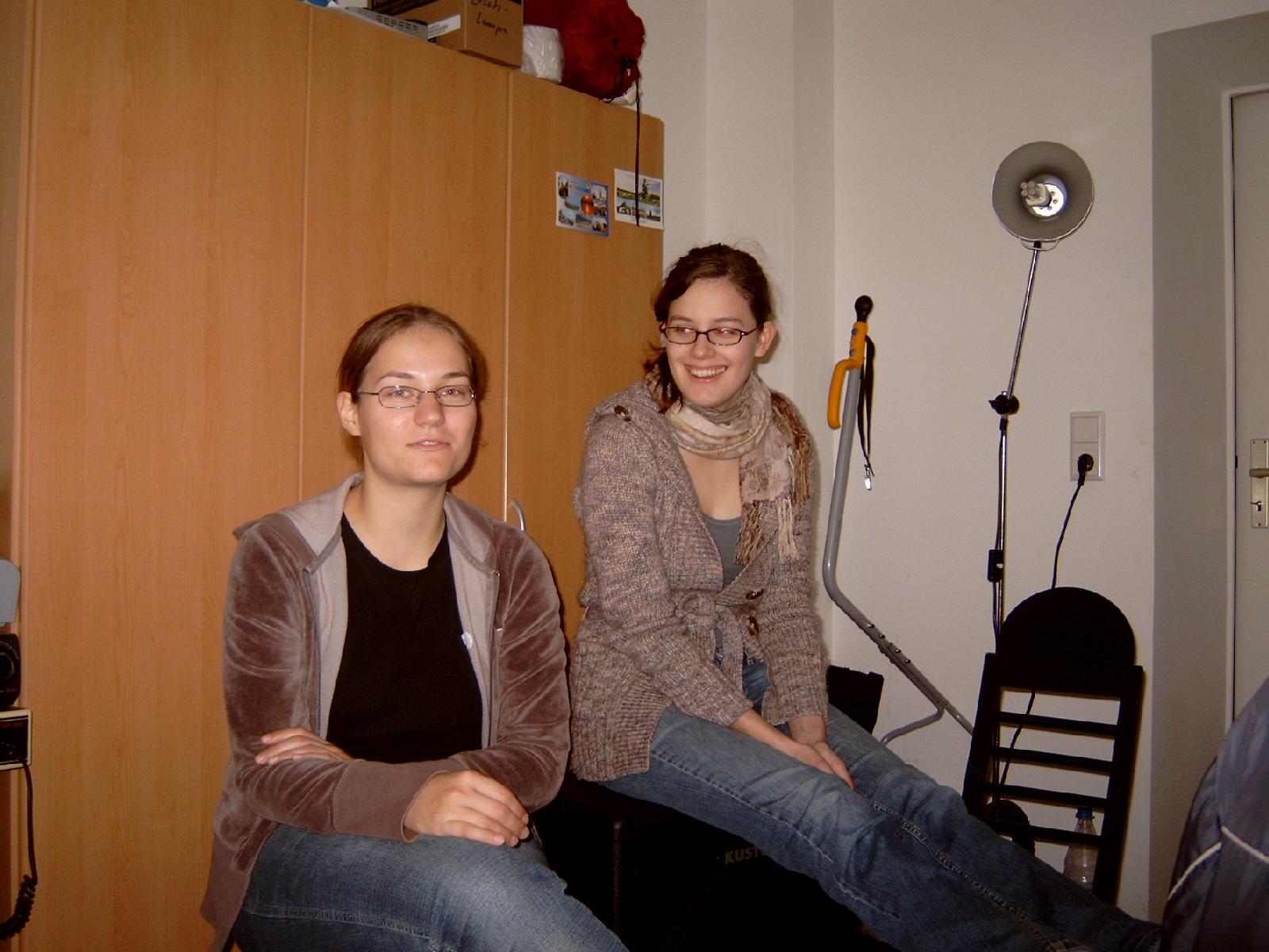 Katrin und Elisabeth kurz vor der Probe am 17.10.2007 bei Stephan Richter